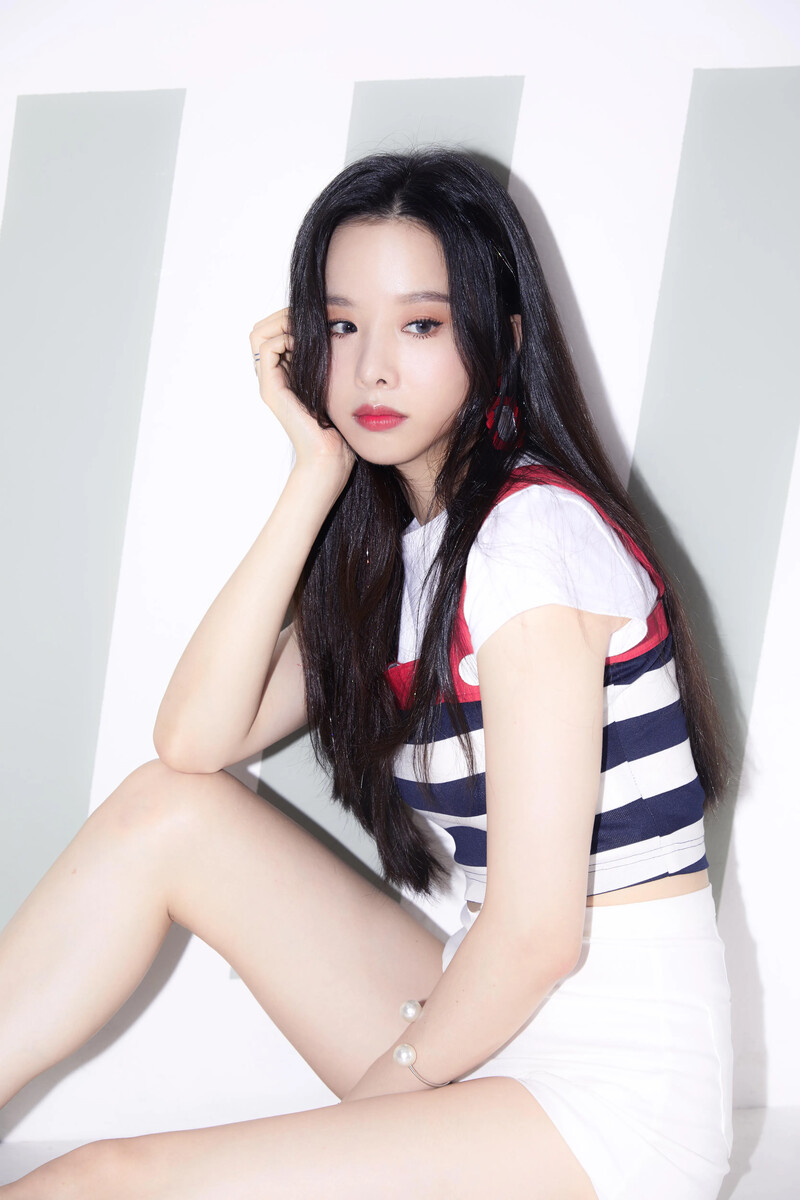 Solji_Up_&_Down_Japanese_single_promotional_photo.png