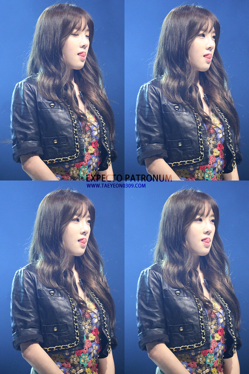 131005 Girls' Generation Taeyeon at WAPOP Concert documents 3