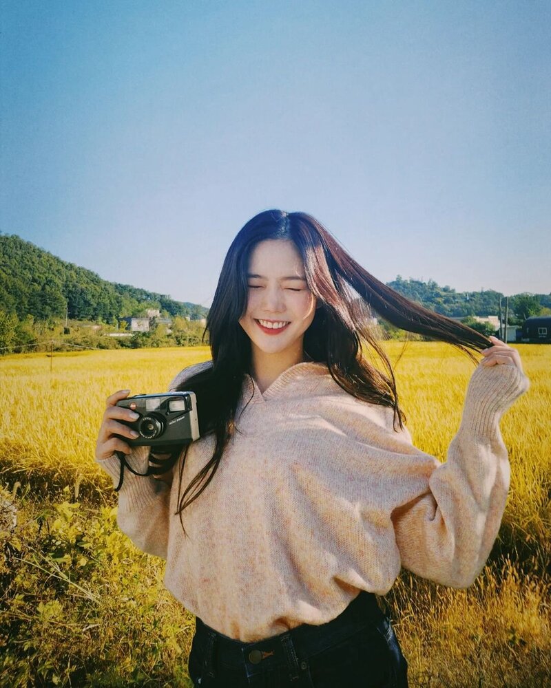 221012 OH MY GIRL Hyojung Instagram Update documents 5