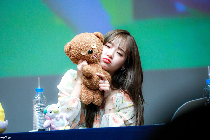 190824 Weki Meki Yoojung at 'WEEK END LOL' Hongdae Fansign documents 1