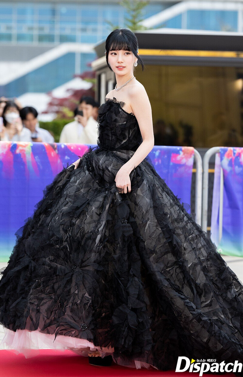 230428 Bae Suzy - 59th Baeksang Arts Awards Red Carpet documents 4