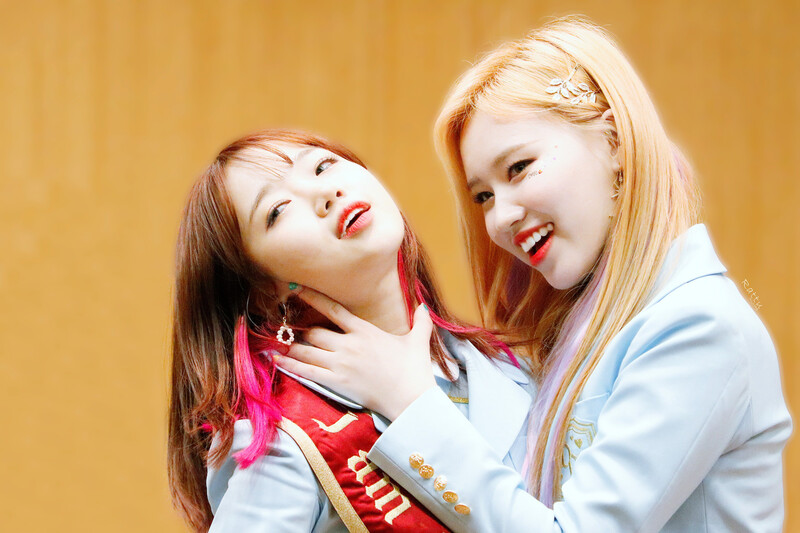 190519 Weki Meki at 'LOCK END LOL' Dongdaemun Fansign documents 2