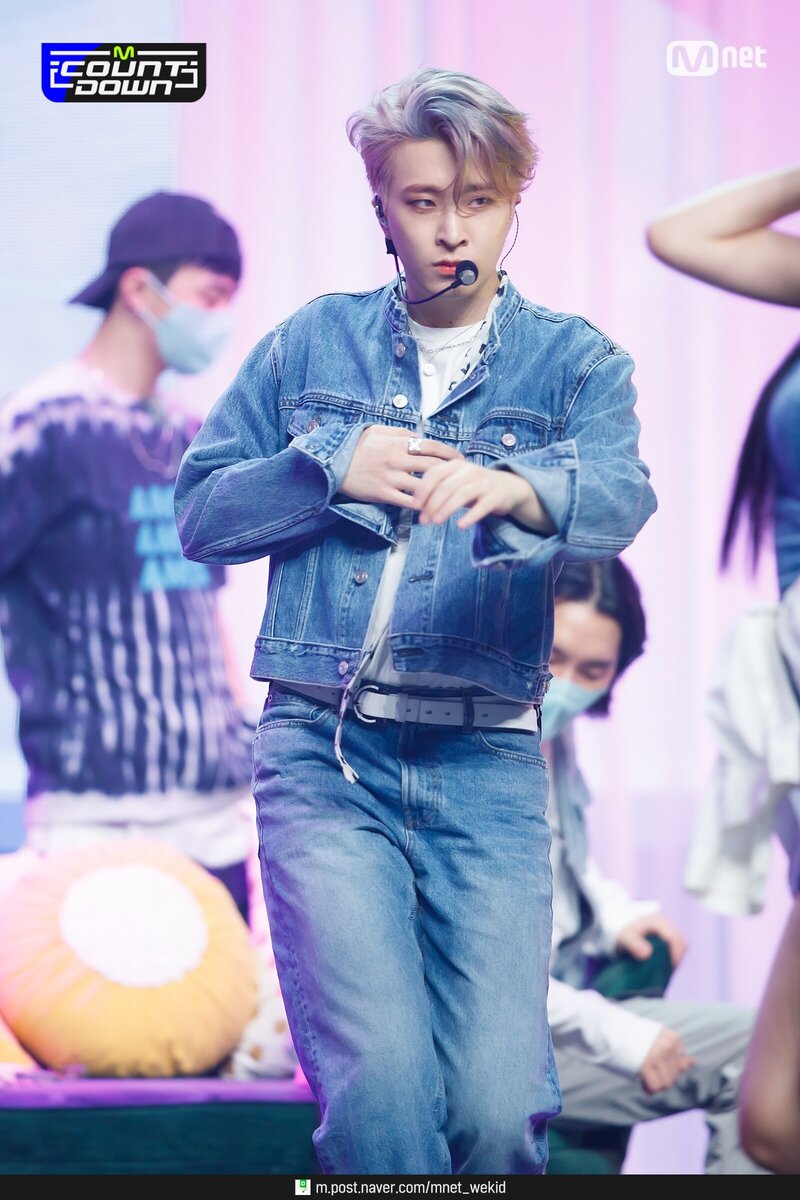211007 Youngjae - 'Vibin' at M Countdown documents 29