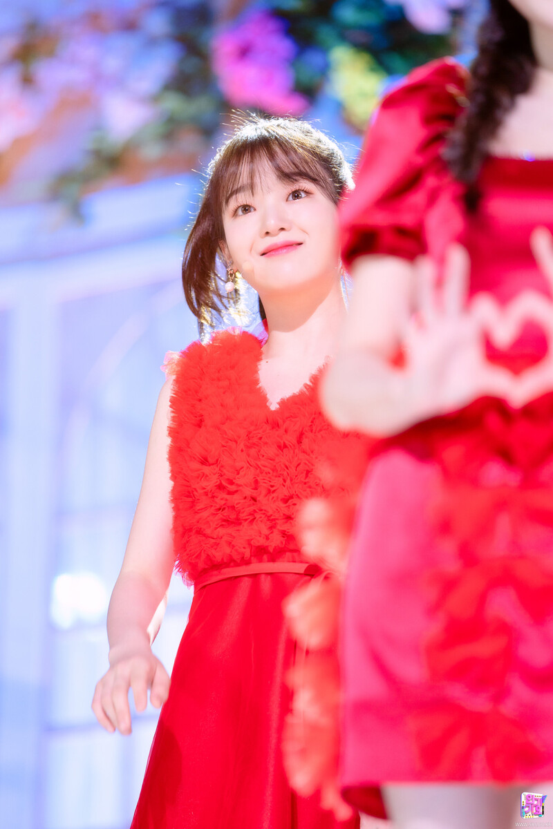 220403 OH MY GIRL Seunghee - 'Real Love' at Inkigayo documents 13