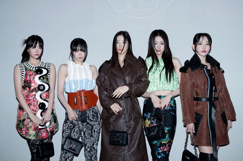 230429 LE SSERAFIM- LOUIS VUITTON Pre Fall 23 Fashion Show at Seoul documents 2