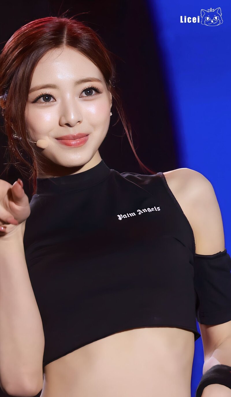 231011 ITZY Yuna at 2024 Gangwon Winter Youth Olympic Games documents 5
