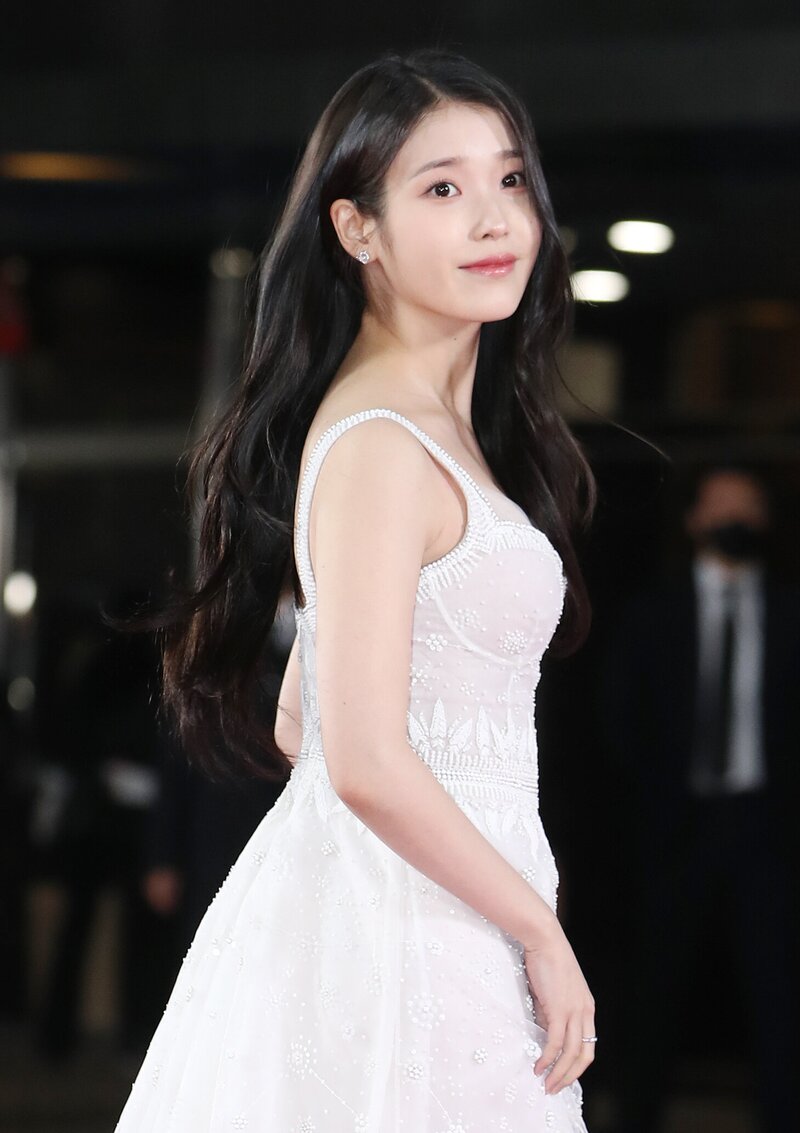 IU at 43rd Blue Dragon Film Awards Red Carpet documents 5