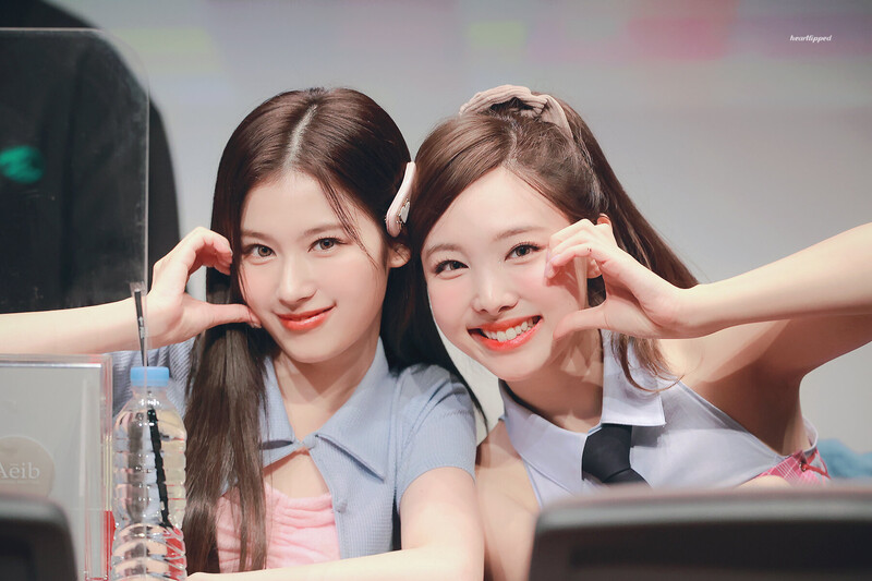 220903 TWICE Nayeon & Sana - Fansign Event documents 1