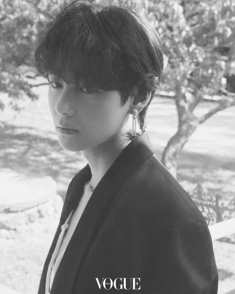 BTS V for VOGUE Korea x CARTIER October Issue 2022 documents 9