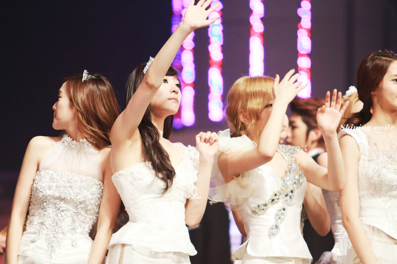 111230 Girls' Generation Tiffany at KBS Song Festival documents 1