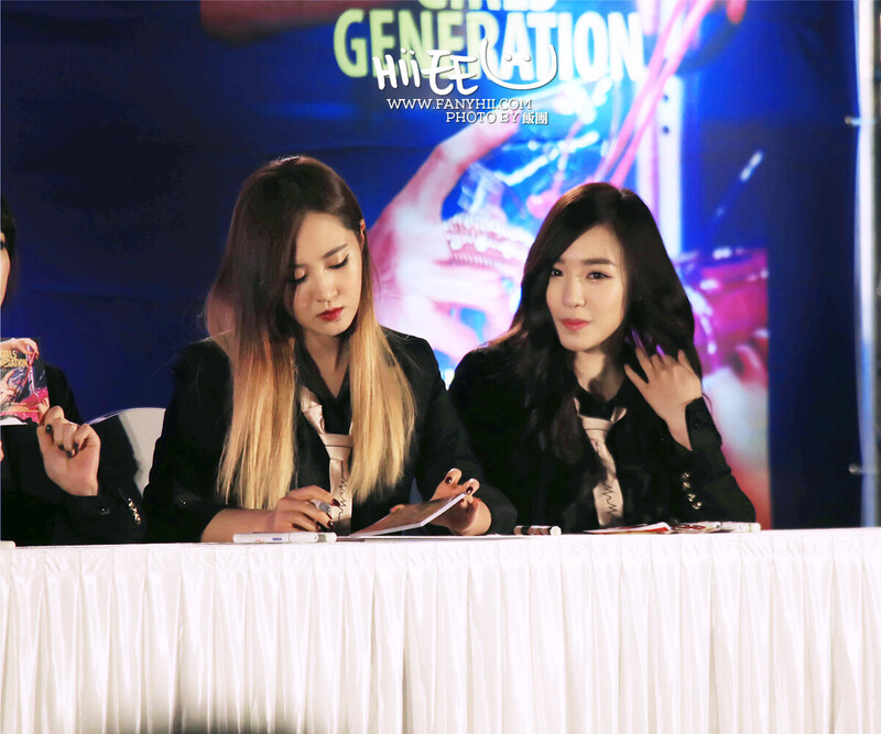 140316 Girls' Generation Tiffany at Cheonggye Fansign documents 13