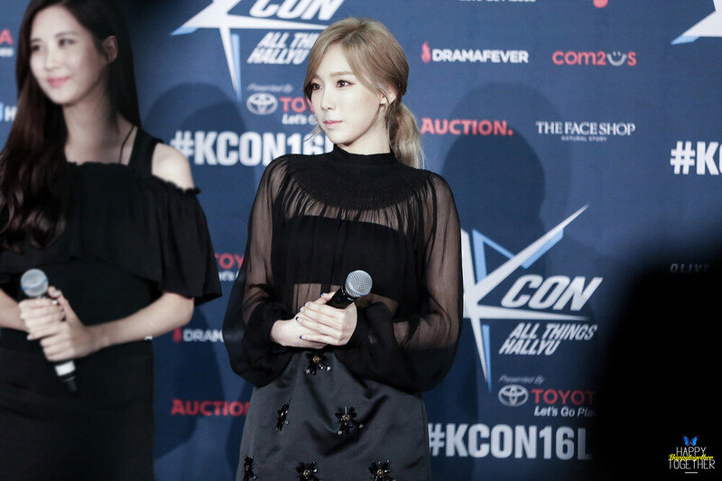 160731 Girls' Generation Taeyeon at KCON in LA documents 8