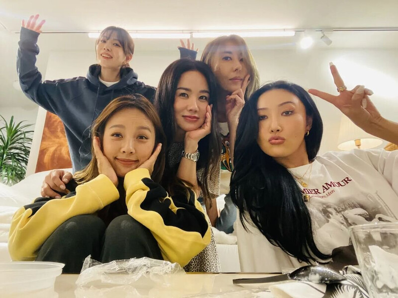 220330 Hwa Sa Instagram Update with Kim Wan Sun, BoA, Uhm Jung Hwa, Lee Hyori documents 3