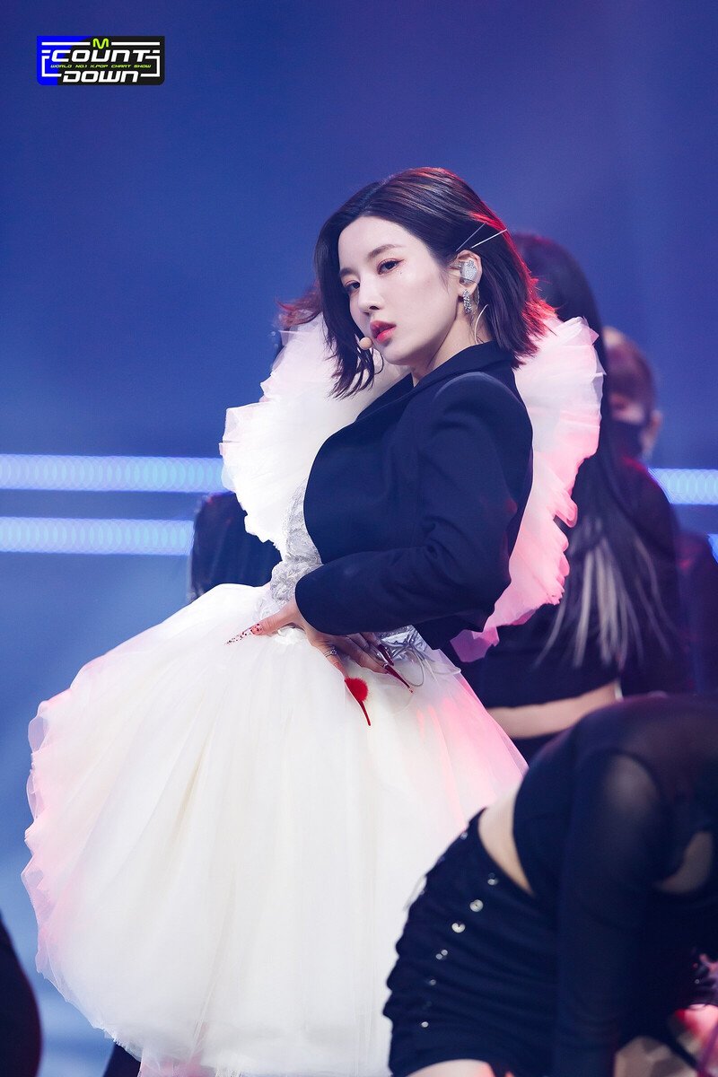 220407 Kwon Eunbi 'GLITCH' at M Countdown documents 13