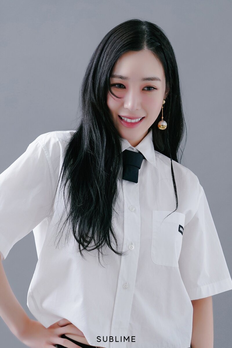 230309 SUBLIME Naver Post - Tiffany Young - Harper's Photoshoot Behind documents 6