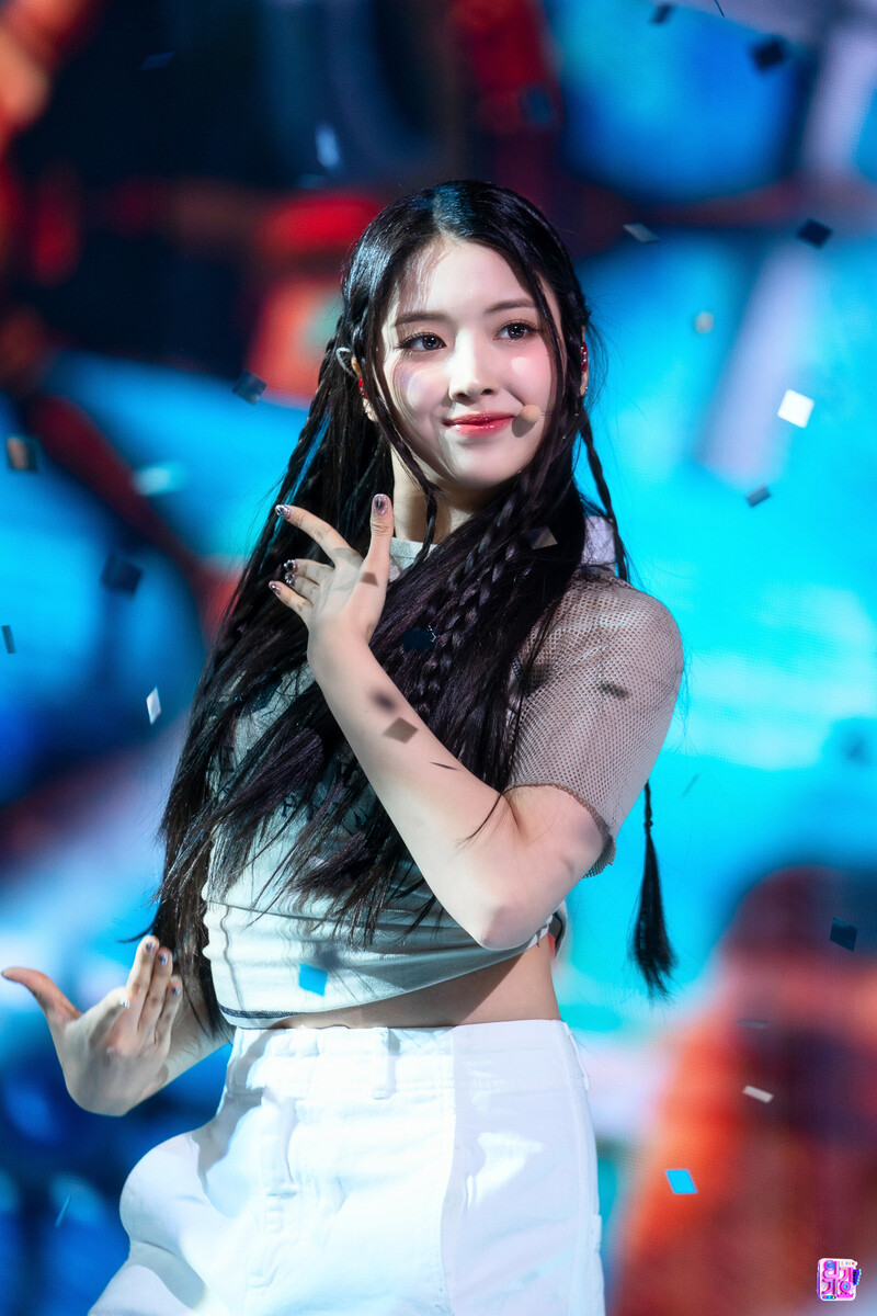 230402 NMIXX Jiwoo - 'Love Me Like This' at Inkigayo documents 2