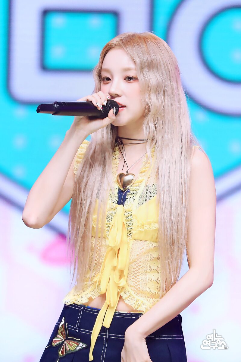 230527 (G)I-DLE Yuqi - 'Queencard' at Music Core documents 1