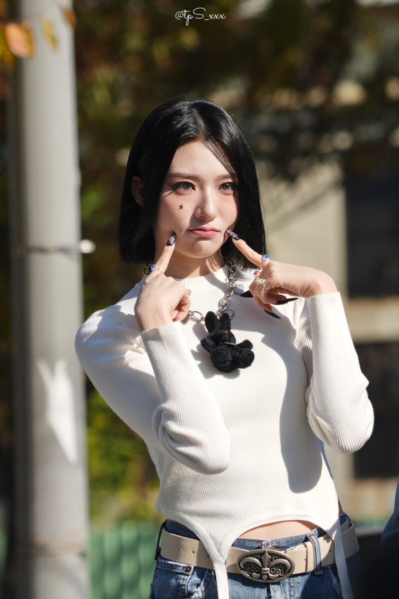 241026 tripleS Xinyu - Show Music Core Mini Fanmeeting documents 3