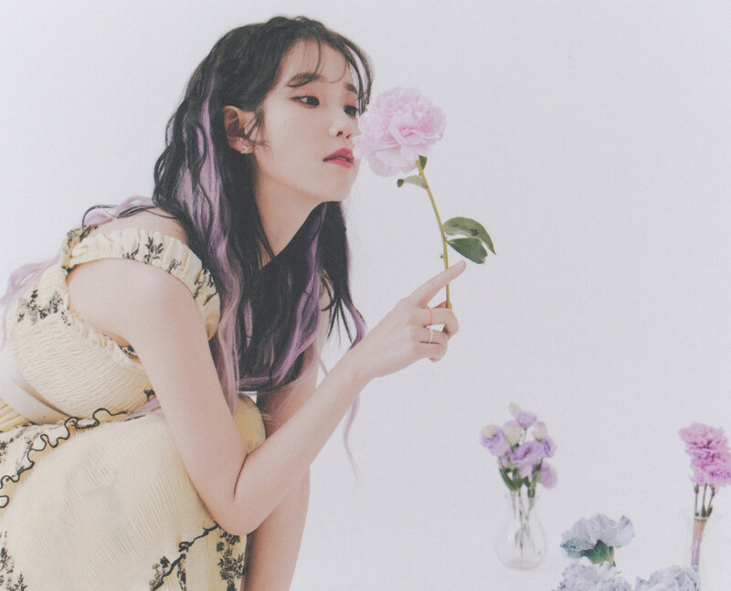 IU Official Concert 'The Golden Hour' Photobook Scans documents 10