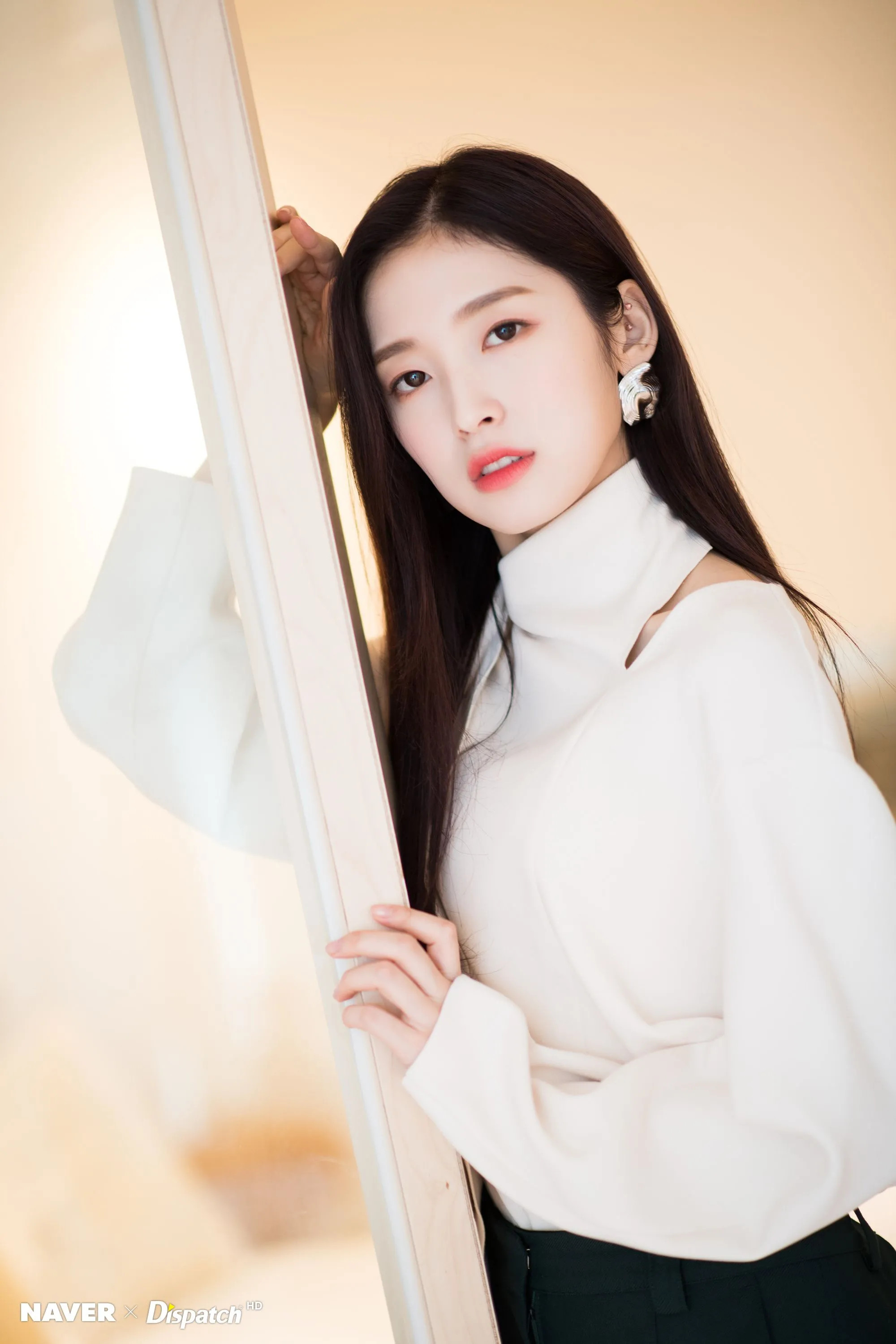 191105 Oh My Girl's Arin photoshoot by Naver x Dispatch | kpopping