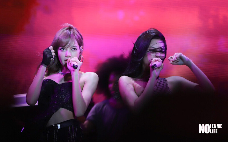 190907 JENNIE & LISA - WIRED MUSIC FESTIVAL documents 1