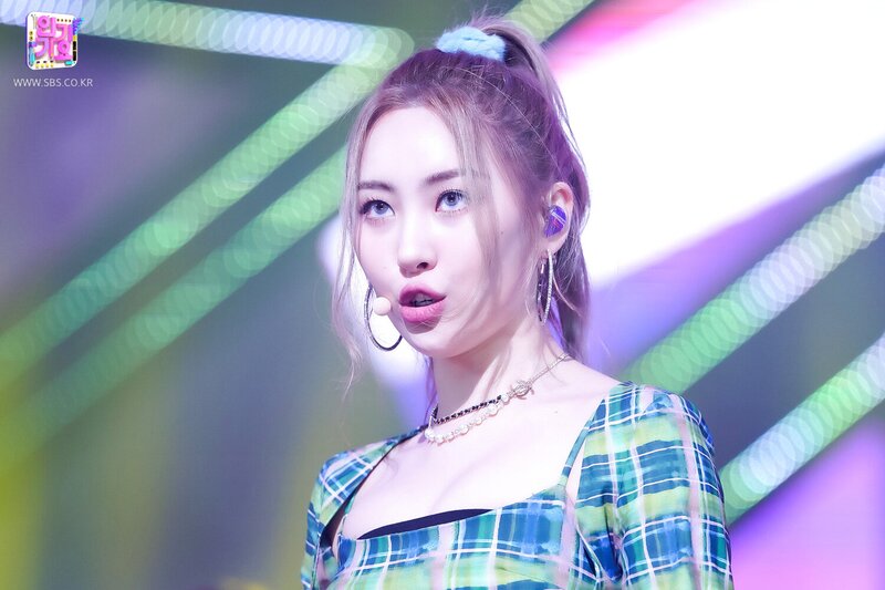 210815 Sunmi - 'You can't sit with us' at Inkigayo documents 13