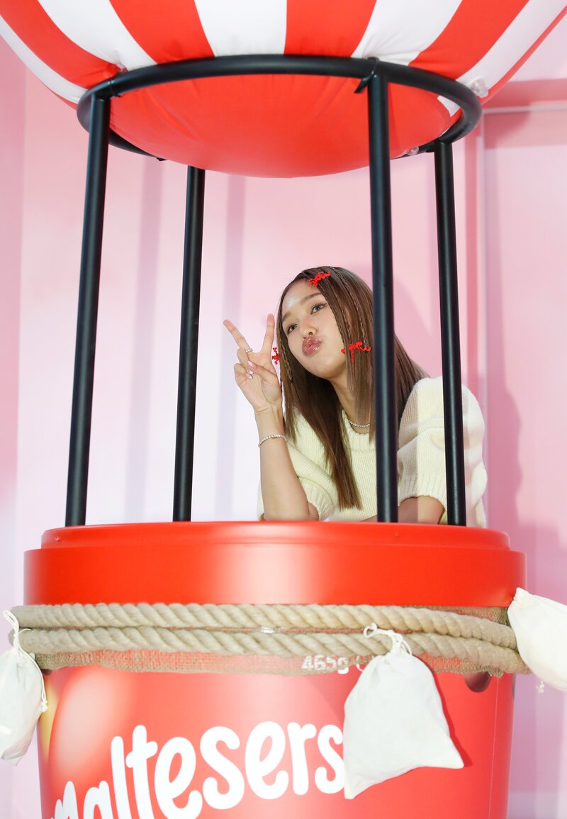 231124 Oh My Girl Mimi - Maltesers Pop-up Store Event documents 8