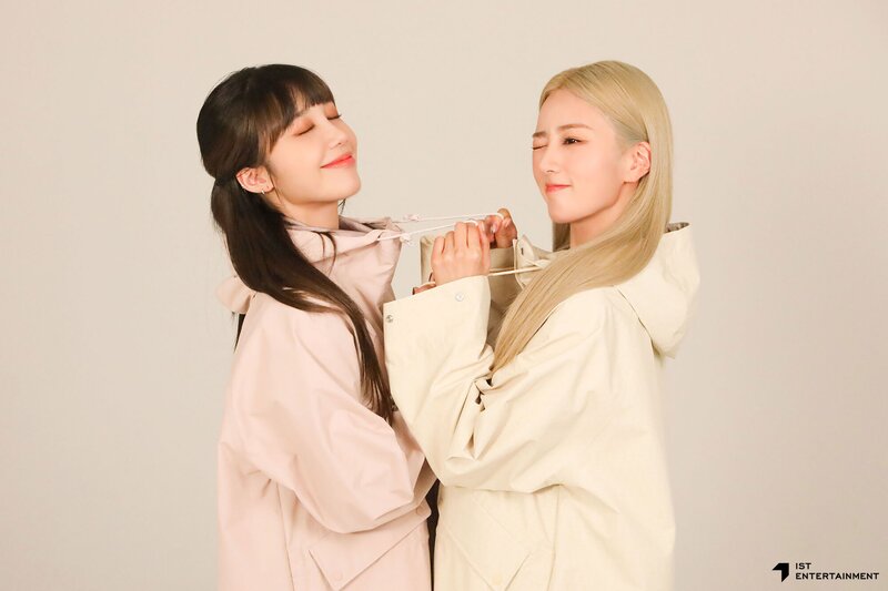 220310 IST Naver - Apink Eunji & Bomi - Marie Claire Photoshoot Behind documents 11