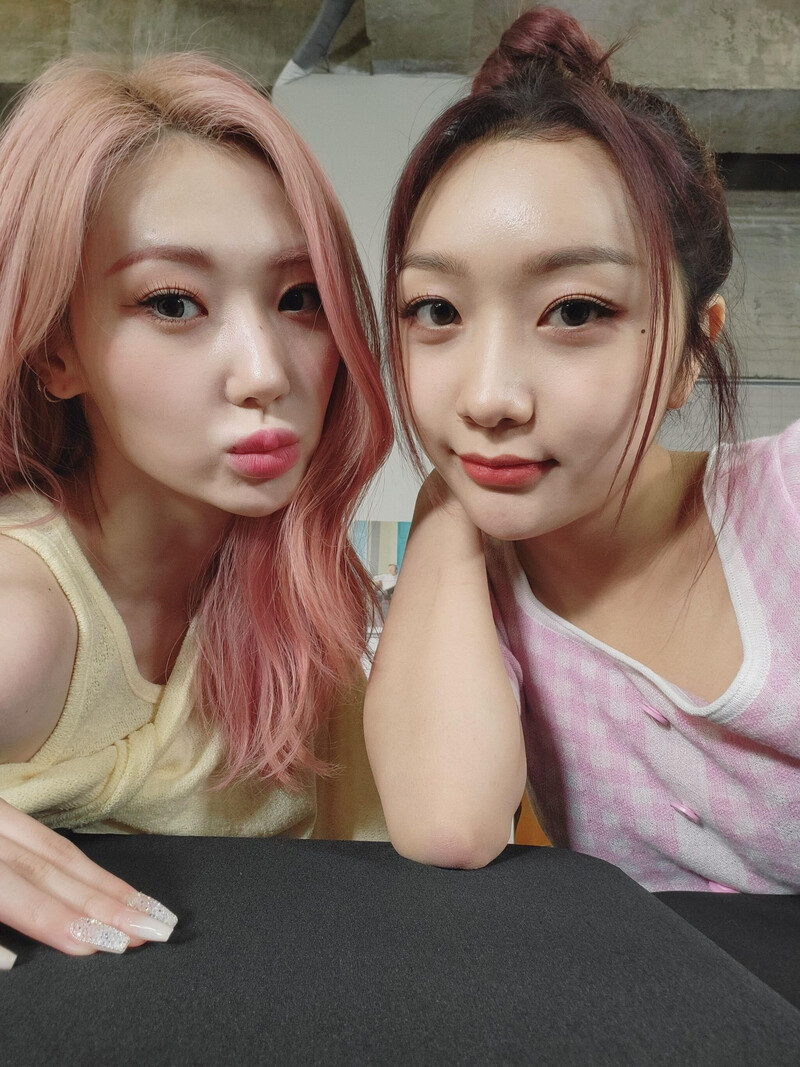 220621 SECRET NUMBER Weverse Update - Jinny & Minji documents 2