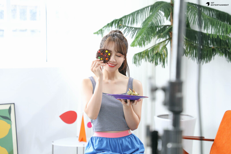 230612 IST Naver post- EUNJI 'Nareun Lookbook'  behind documents 5