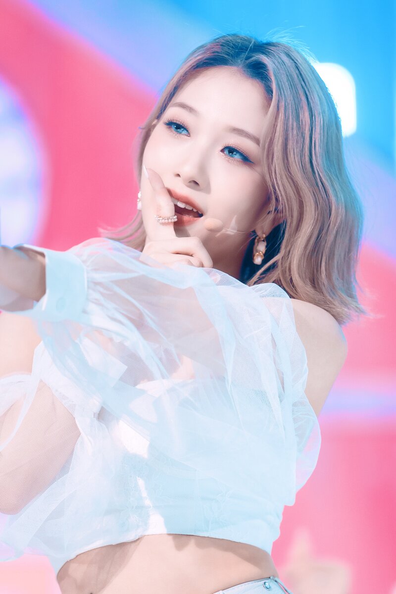 220123 fromis_9 Seoyeon - 'DM' at Inkigayo documents 17