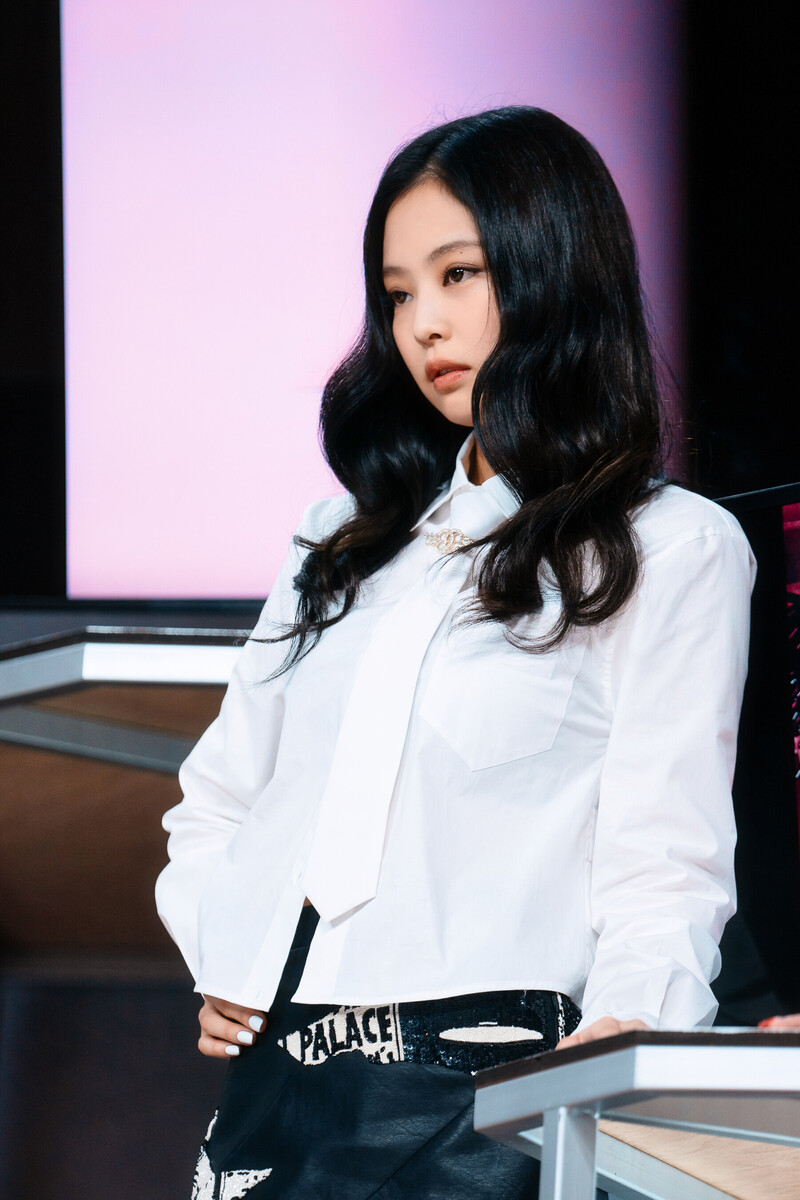 220925 BLACKPINK Jennie - 'Shut Down' at Inkigayo documents 5