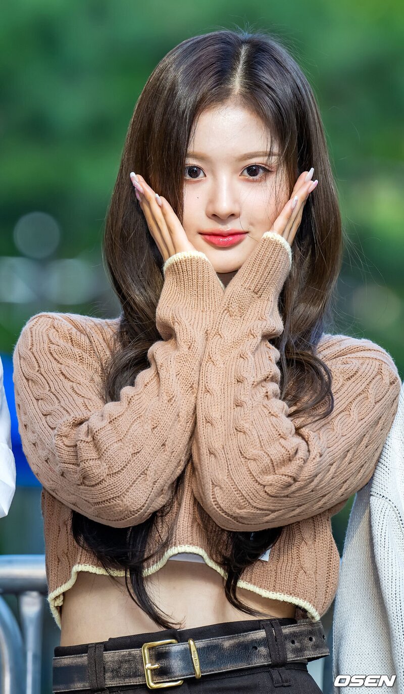 220930 NMIXX Sullyoon - Music Bank Commute documents 4