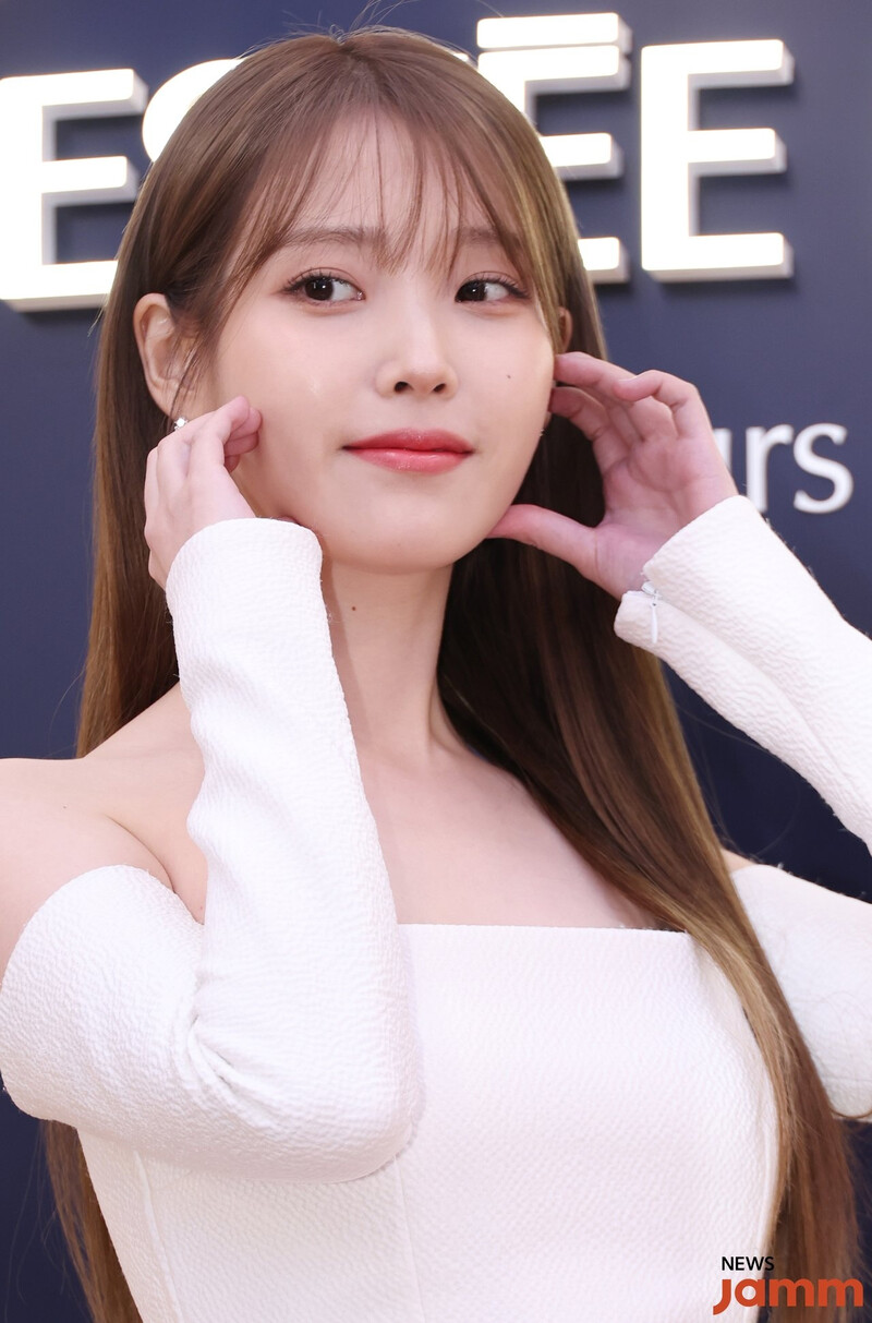 240201 IU -  Estée Lauder Pop-up Event documents 6