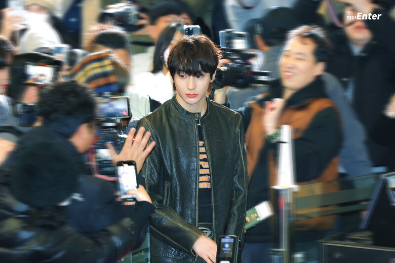 240220 RIIZE Anton at Gimpo International Airport documents 11