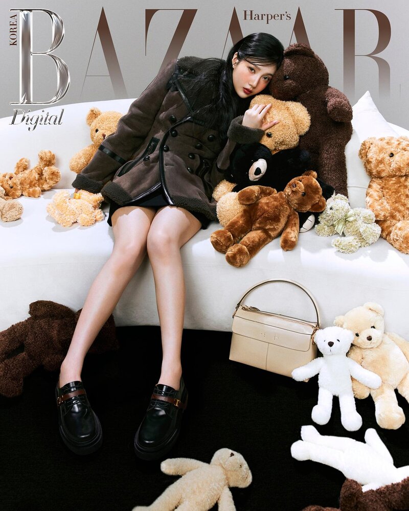 Red Velvet Joy for Harper’s Bazaar Korea November 2023 Issue documents 2