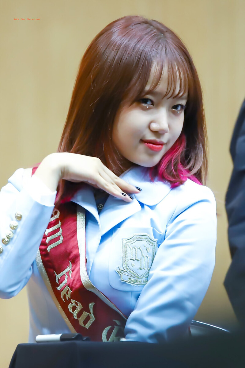 190519 Weki Meki Yoojung at 'LOCK END LOL' Dongdaemun Fansign documents 2