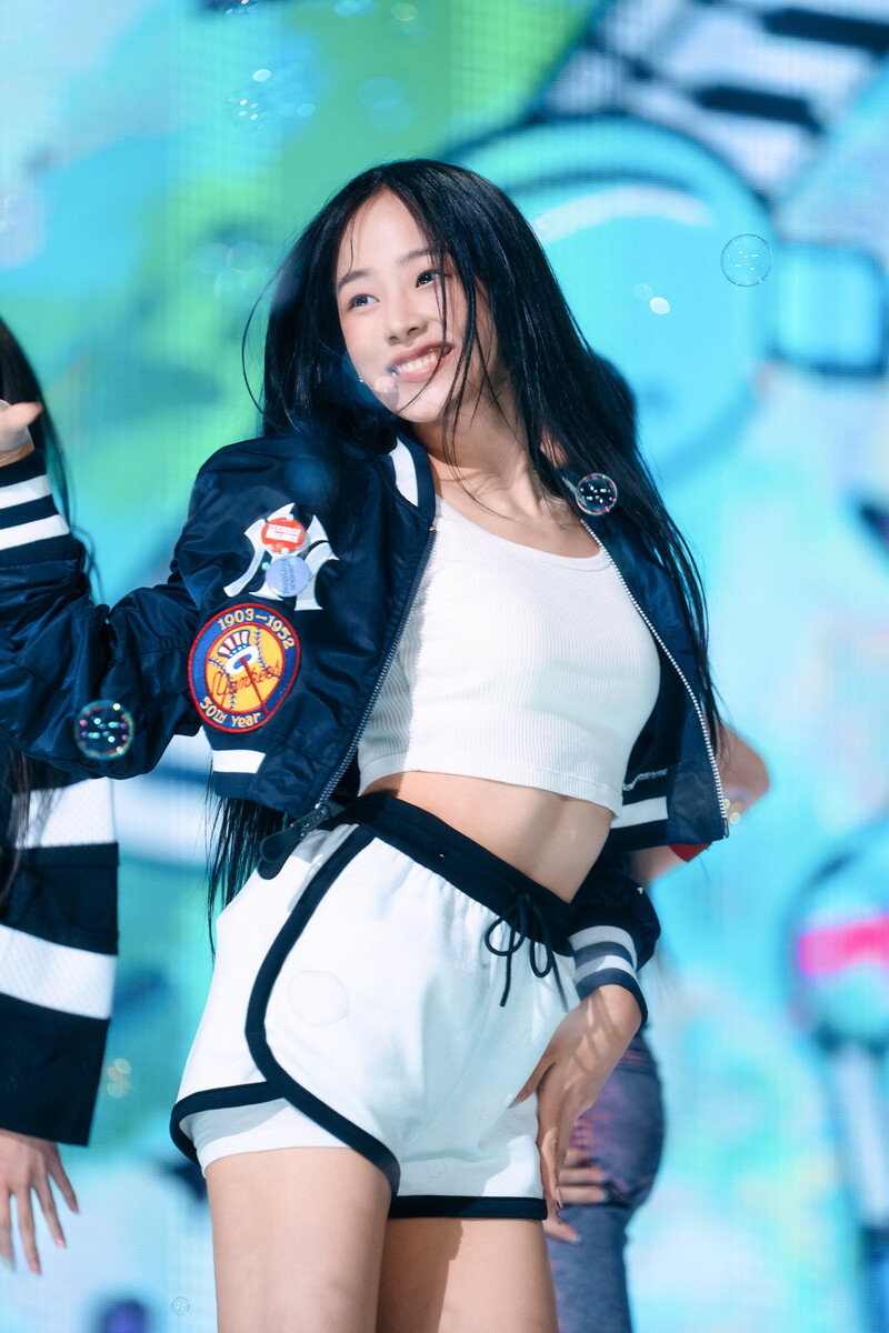 220807 NewJeans Minji 'Attention' at Inkigayo documents 5