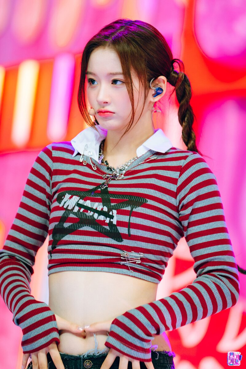 230326 NMIXX Sullyoon - 'Love Me Like This' at Inkigayo documents 4