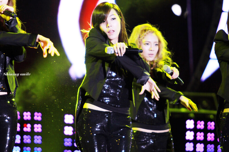 111002 Girls' Generation Tiffany at Busan Power Concert documents 16