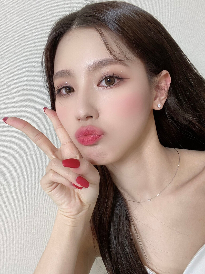 210527 (G)I-DLE Twitter Update - Miyeon documents 1