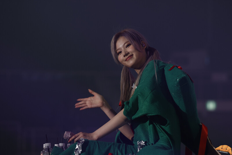 211226 - TWICE 4TH World Tour - Sana documents 12