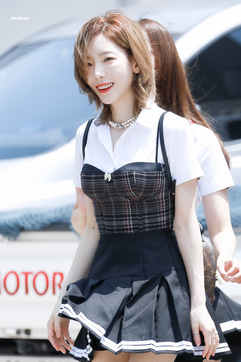 220728 SNSD Taeyeon - 'Knowing Bros' Filming documents 5