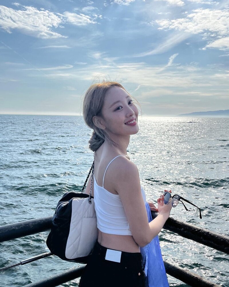220804 LOONA Yves - Twitter Update documents 1