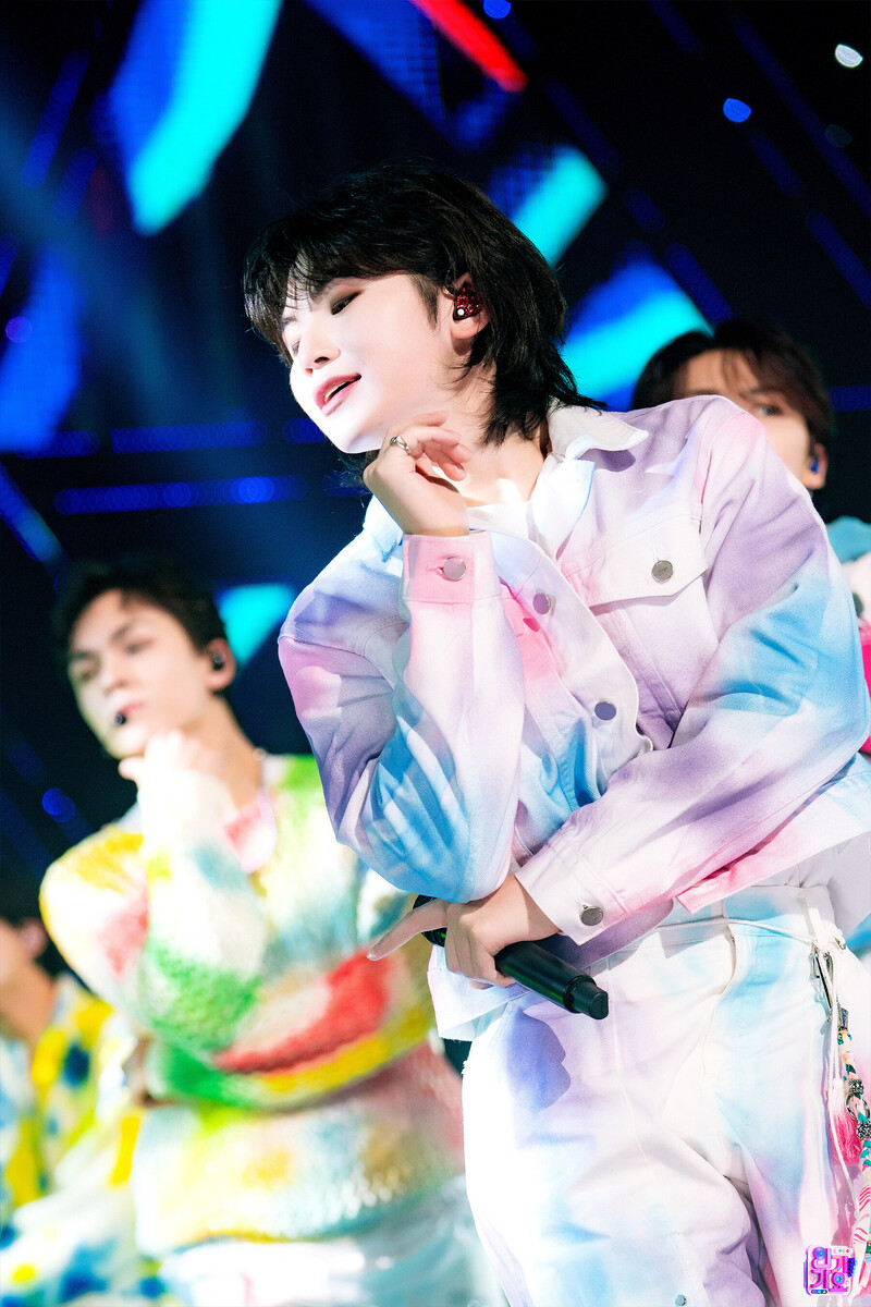 231105 SEVENTEEN Woozi - "God of Music" at Inkigayo documents 2