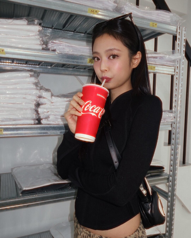 241112 - JENNIE Instagram Update documents 6