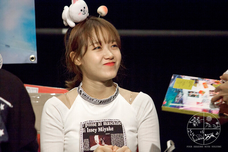 170827 Weki Meki Yoojung at Seogyo-dong 'WEME' Fansign documents 12