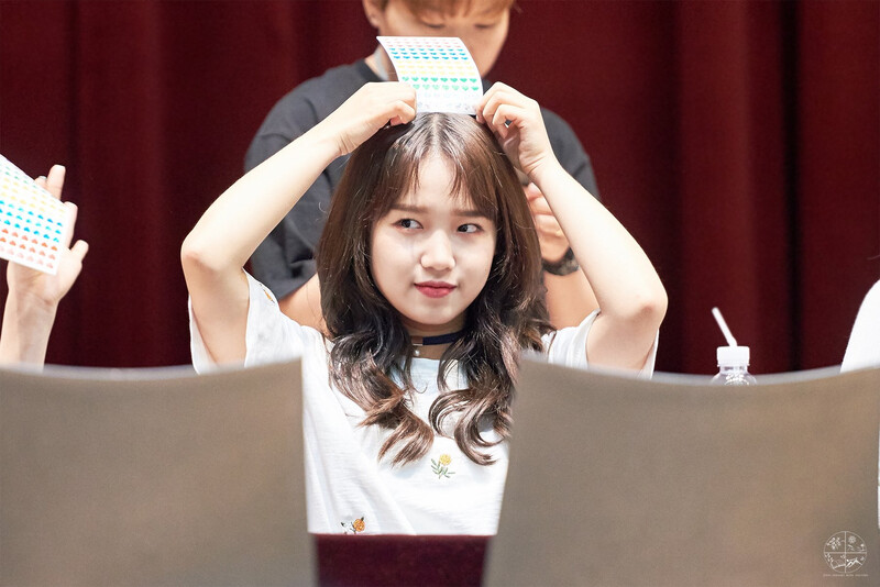 180429 Weki Meki Yoojung at Hongdae 'Lucky' Fansign documents 2