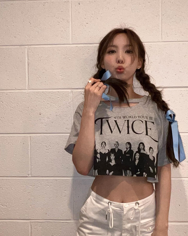 220225 TWICE Instagram Update - Nayeon documents 6