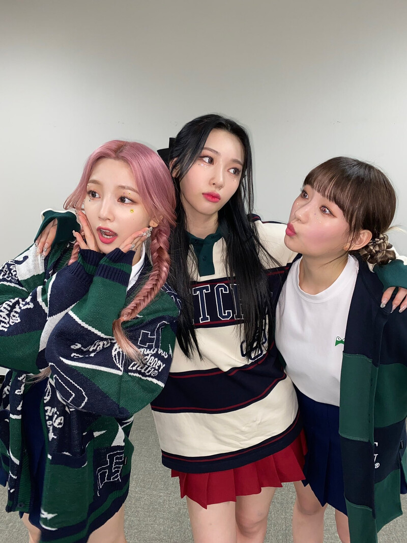 220512 Rocket Punch Twitter Update - Yeonhee, Suyun, and Sohee documents 2